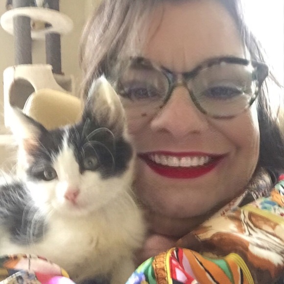 Meet your Posher, Emily - Picture 2 of 4